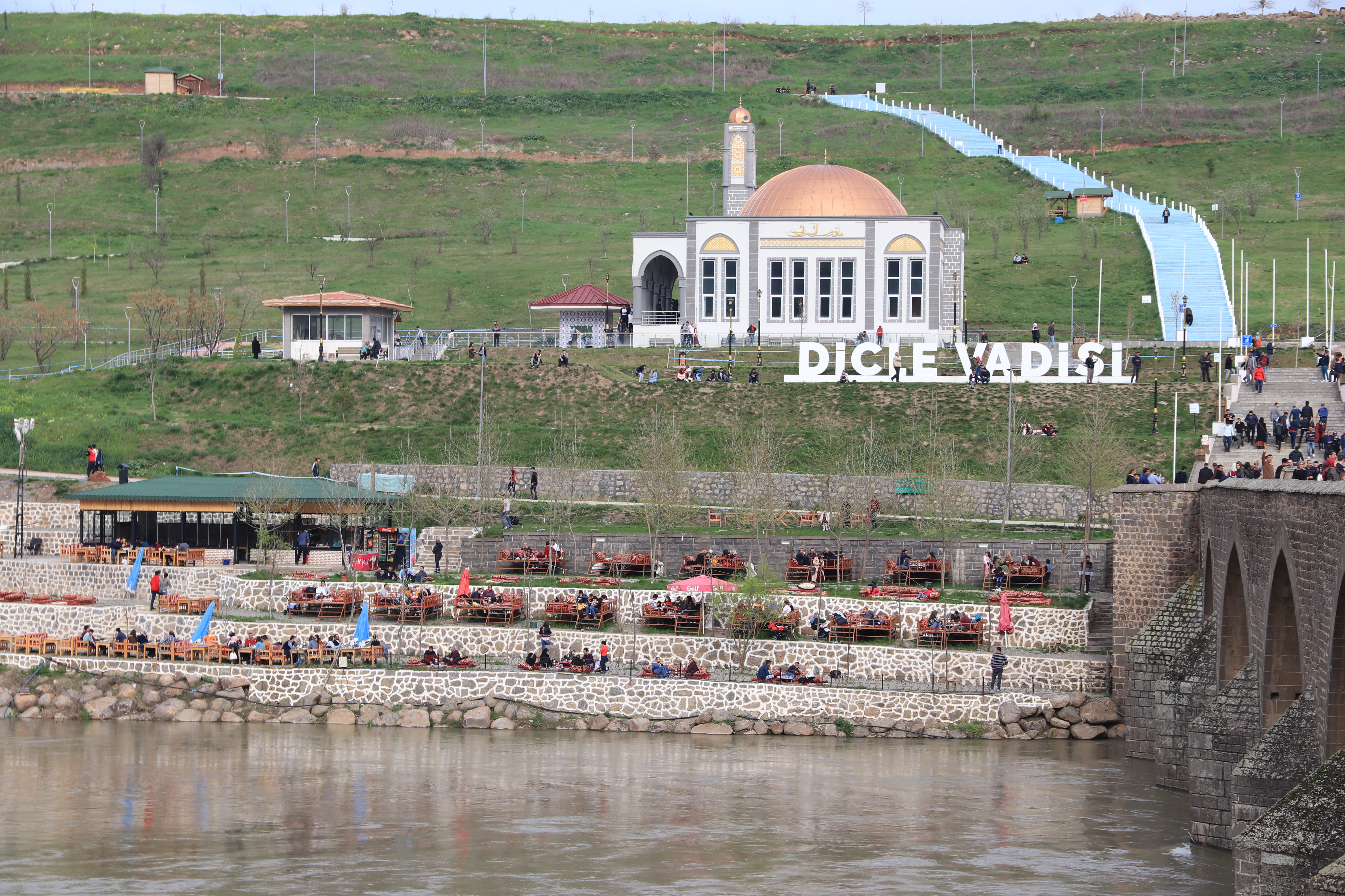  FOTO - Diyarbakır'a turist akını